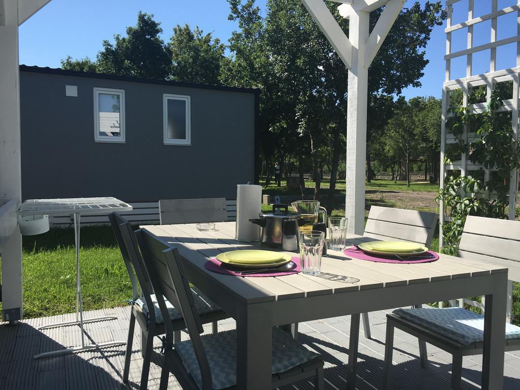 Micanovi Dvori Mobile Home Village Zrmanja Obrovac Exterior photo